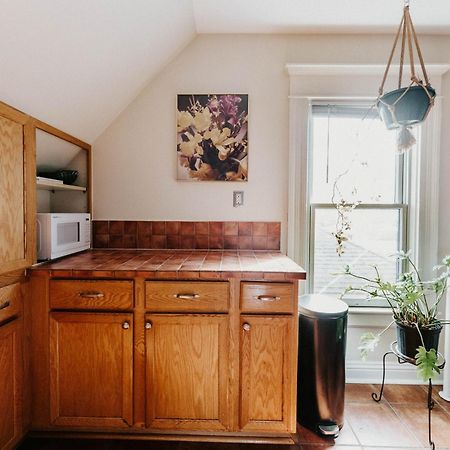 Apartamento Retro Gem Box Victorian Steps From Irvine Park Saint Paul Exterior foto